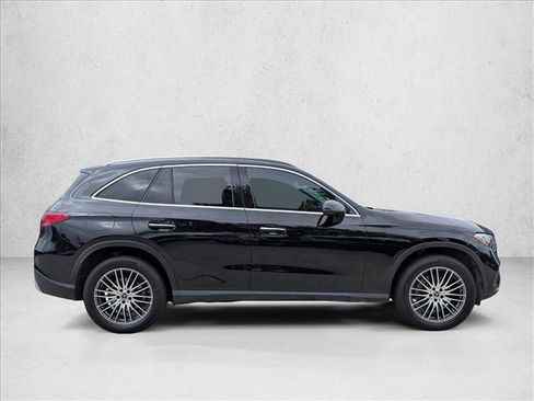 Used 2024 Mercedes-Benz GLC 300 4MATIC image 4