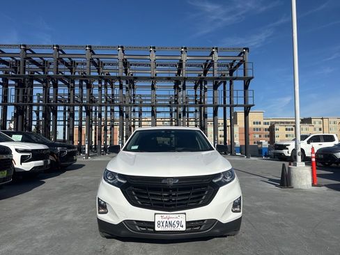 Used 2021 Chevrolet Equinox LT image 2