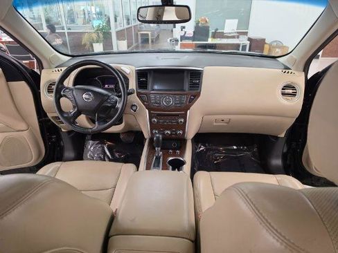 Used 2017 Nissan Pathfinder Platinum AWD/4WD image 9