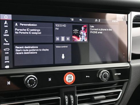 Certified 2025 Porsche Macan image 15