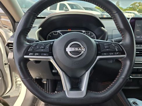 Used 2024 Nissan Altima 2.5 SR FWD image 22