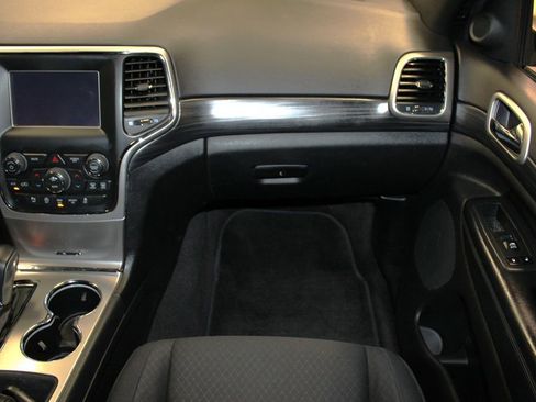 Used 2019 Jeep Grand Cherokee Laredo image 26