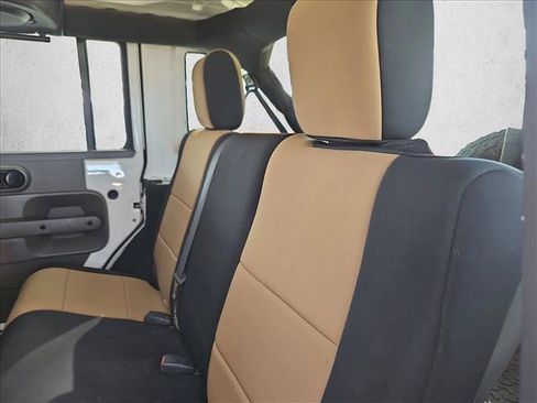 Used 2007 Jeep Wrangler Unlimited Rubicon w/ Dual Top Group AWD/4WD image 15