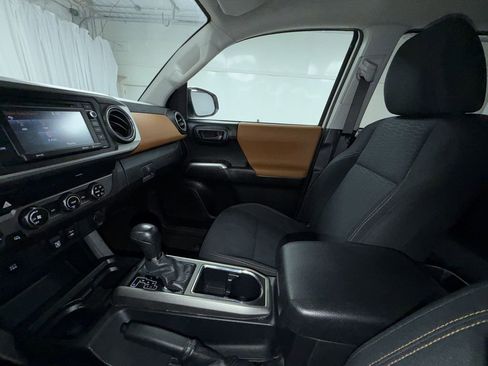 Used 2019 Toyota Tacoma SR5 image 6
