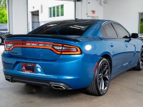 Used 2022 Dodge Charger SXT w/ Blacktop Package RWD image 10