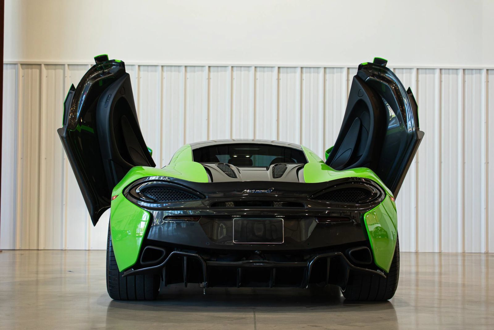 Used 2016 McLaren 570S Coupe RWD image 22