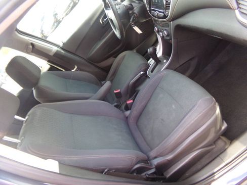 Used 2018 Chevrolet Trax LS FWD image 26