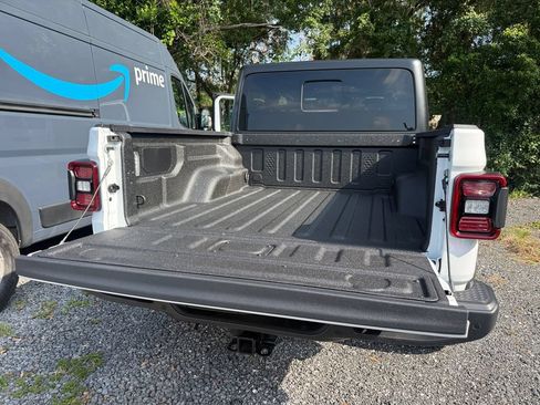 Used 2025 Jeep Gladiator Mojave w/ Safety Group AWD/4WD image 30