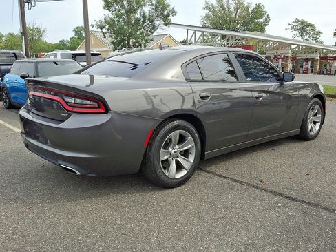 Used 2016 Dodge Charger SXT image 4