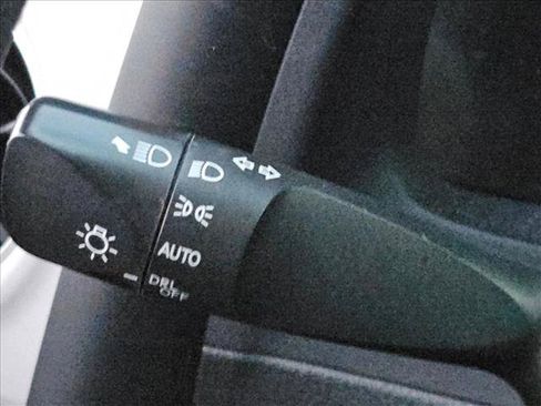Used 2018 Toyota Corolla LE FWD image 10