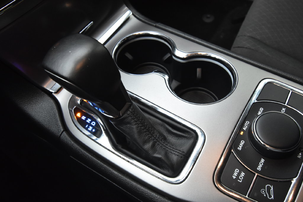 Used 2019 Jeep Grand Cherokee Laredo AWD/4WD image 19