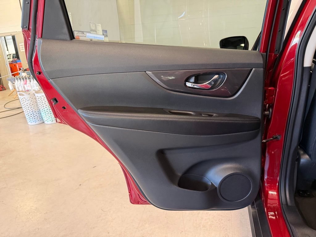 Used 2018 Nissan Rogue SV w/ Premium Package AWD/4WD image 11