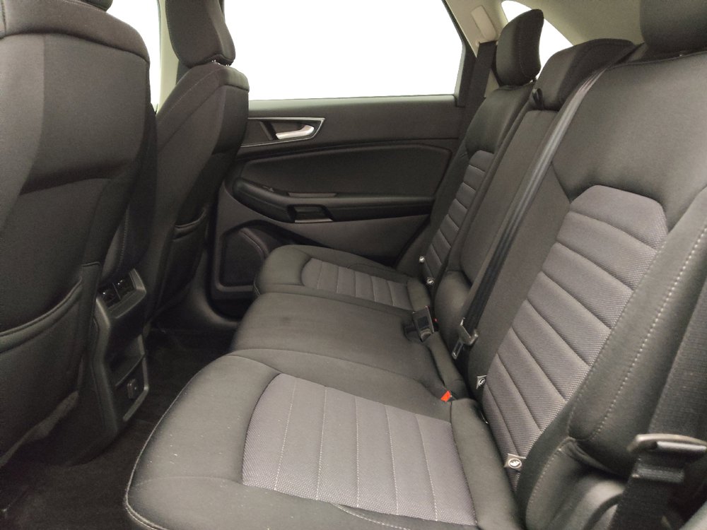 Used 2020 Ford Edge SE FWD image 18