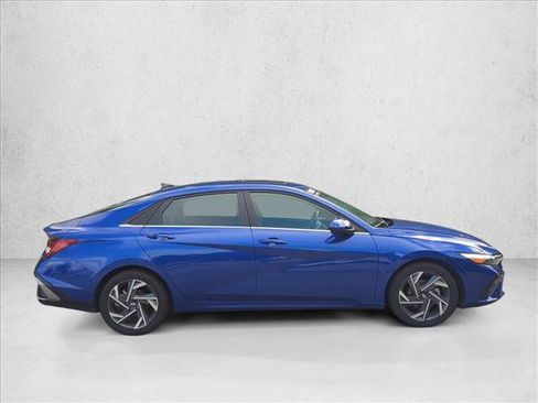 Used 2025 Hyundai Elantra SEL FWD image 4