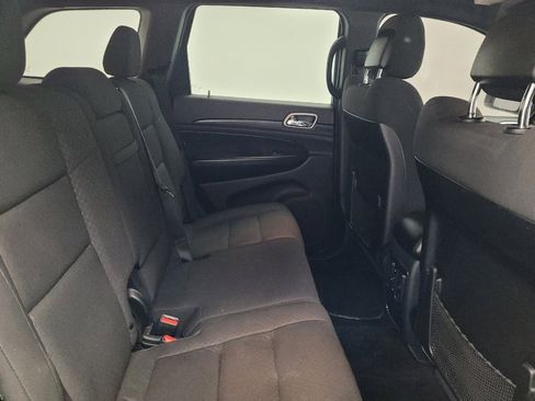 Used 2019 Jeep Grand Cherokee Laredo RWD image 19