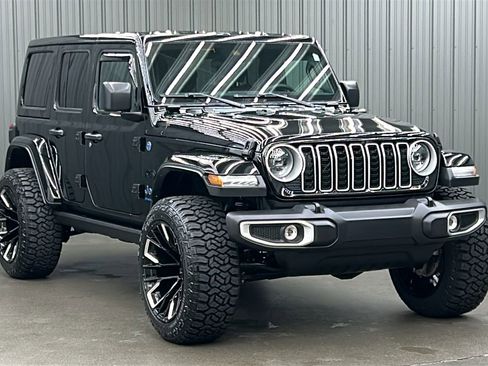 Used 2025 Jeep Wrangler Unlimited Sahara image 7