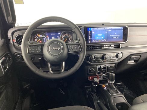 Used 2025 Jeep Wrangler Unlimited Rubicon w/ Convenience Group AWD/4WD image 19