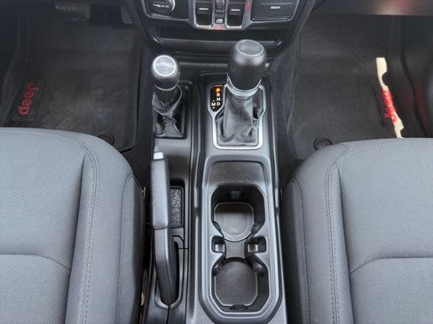 Used 2022 Jeep Wrangler Unlimited Sport AWD/4WD image 2