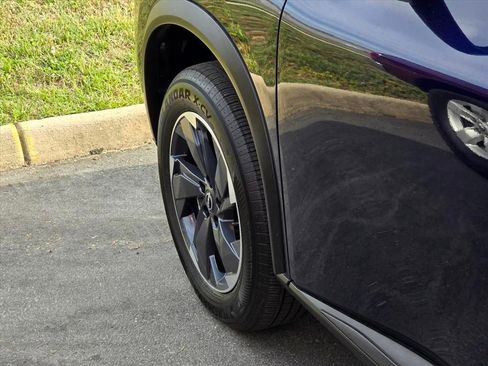 Used 2025 Nissan Rogue SV FWD image 19