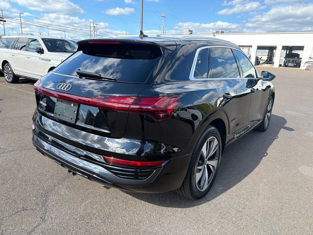 Used 2024 Audi Q8 e-tron Premium Plus w/ Premium Plus Package AWD/4WD image 5