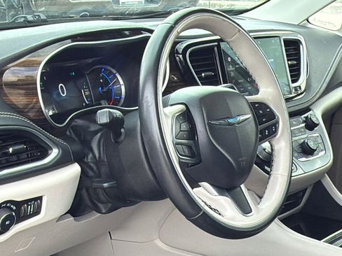 Certified 2021 Chrysler Pacifica Limited w/ Uconnect Theater Family Group image 10