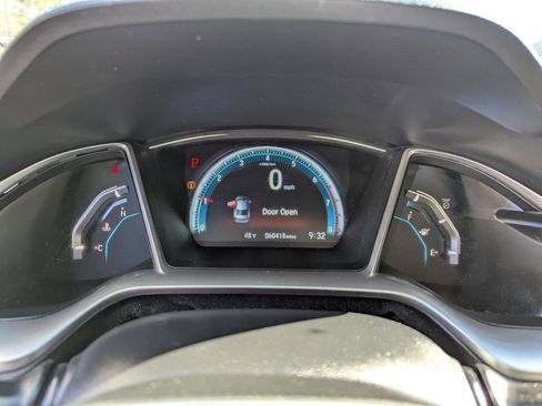 Used 2016 Honda Civic Touring image 18