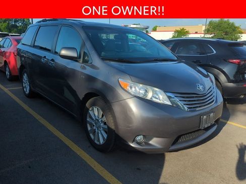 Used 2017 Toyota Sienna XLE Premium AWD/4WD image 3