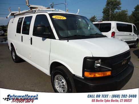 Used 2017 Chevrolet Express 2500 RWD image 3