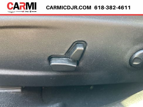 Used 2022 Chrysler 300 Touring L RWD image 8