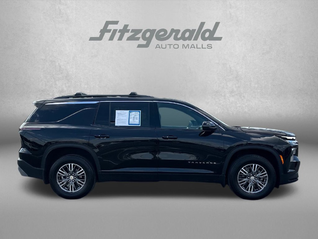 Used 2025 Chevrolet Traverse LT w/ LPO, Floor Liner Package FWD image 9