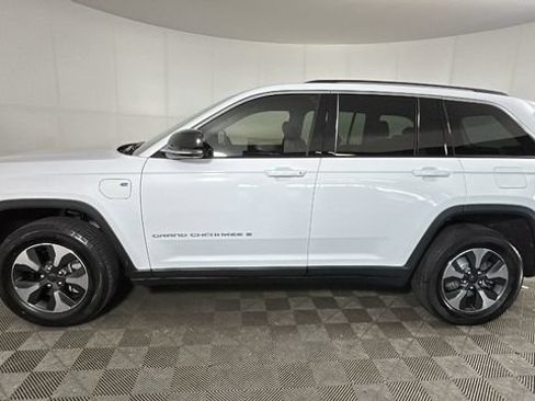 Used 2022 Jeep Grand Cherokee Limited 4xe w/ Luxury Tech Group II AWD/4WD image 5