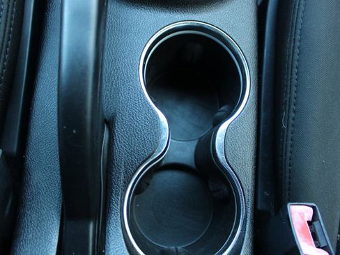 Used 2014 Dodge Avenger SE image 23