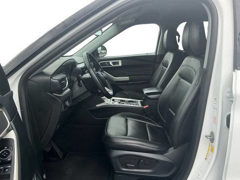 Used 2023 Ford Explorer XLT w/ Equipment Group 202A AWD/4WD image 14