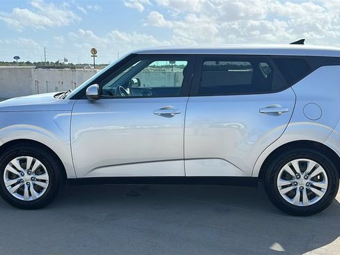 Used 2020 Kia Soul LX FWD image 9