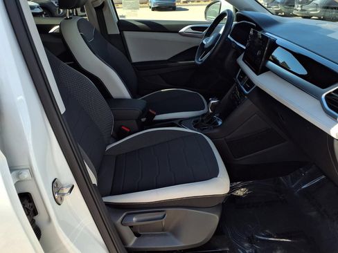 Certified 2026 Volkswagen Taos SE w/ Panoramic Sunroof Package FWD image 25