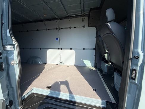 Used 2025 Mercedes-Benz Sprinter 2500 image 10