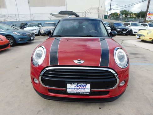 Used 2017 MINI Cooper 4-Door Hardtop image 2