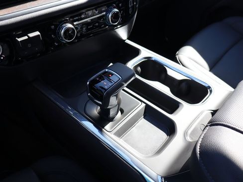 Used 2025 GMC Sierra 1500 SLT w/ SLT Premium Plus Package image 28