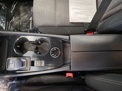 Used 2021 Nissan Rogue S AWD/4WD image 31