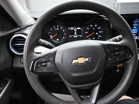 Used 2024 Chevrolet Trax LS w/ LS Convenience Package FWD image 8