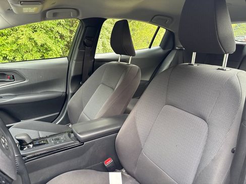 Used 2025 Toyota Prius LE FWD image 8