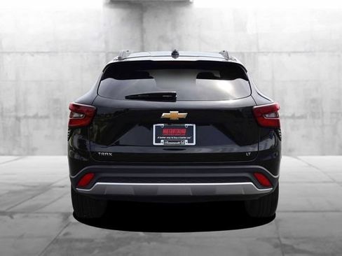 Used 2025 Chevrolet Trax LT w/ LT Convenience Package FWD image 6