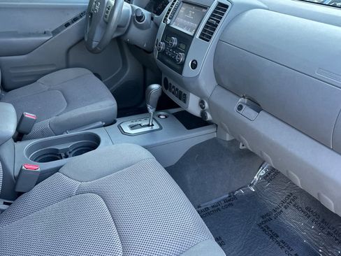Used 2020 Nissan Frontier SV image 15