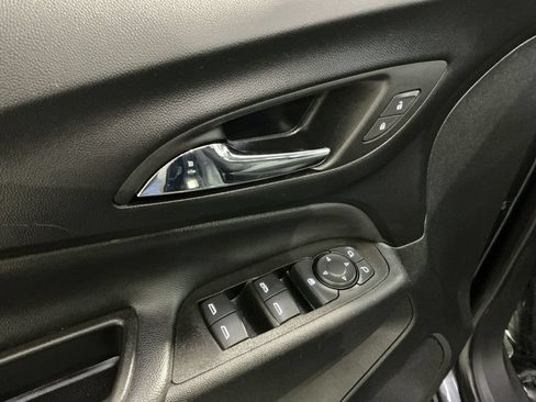 Used 2023 Chevrolet Equinox LT FWD image 16