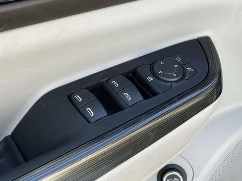 Used 2022 GMC Acadia SLT AWD/4WD image 17