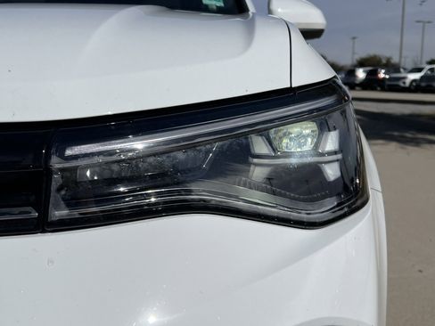 Certified 2025 Volkswagen Taos SE w/ Panoramic Sunroof Package FWD image 6