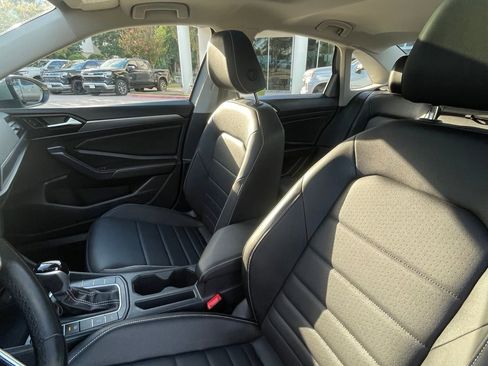 Used 2024 Volkswagen Jetta SE FWD image 22