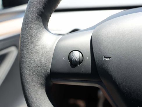 Used 2023 Tesla Model Y Performance AWD/4WD image 19