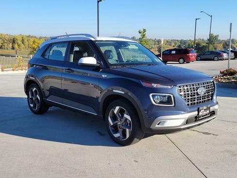 Used 2023 Hyundai Venue Limited image 4