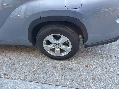 Used 2021 Toyota Highlander LE image 10